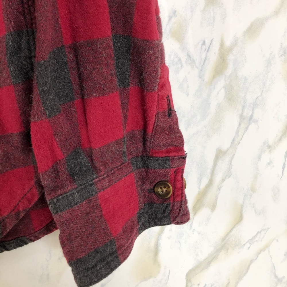 Carhartt small red black plaid flannel button up - Picture 6 of 6